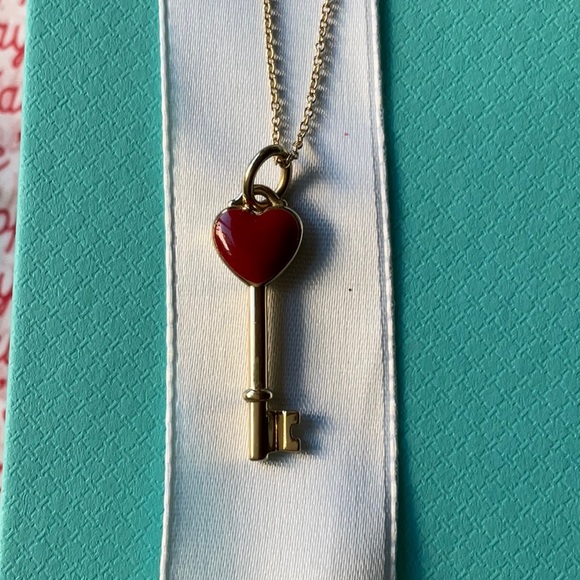 ❤️🔑 TIFFANY & CO. TIFFANY KEYS HEART KEY CHARM NECKLACE PENDANT ❤️🔑 - Picture 8 of 16